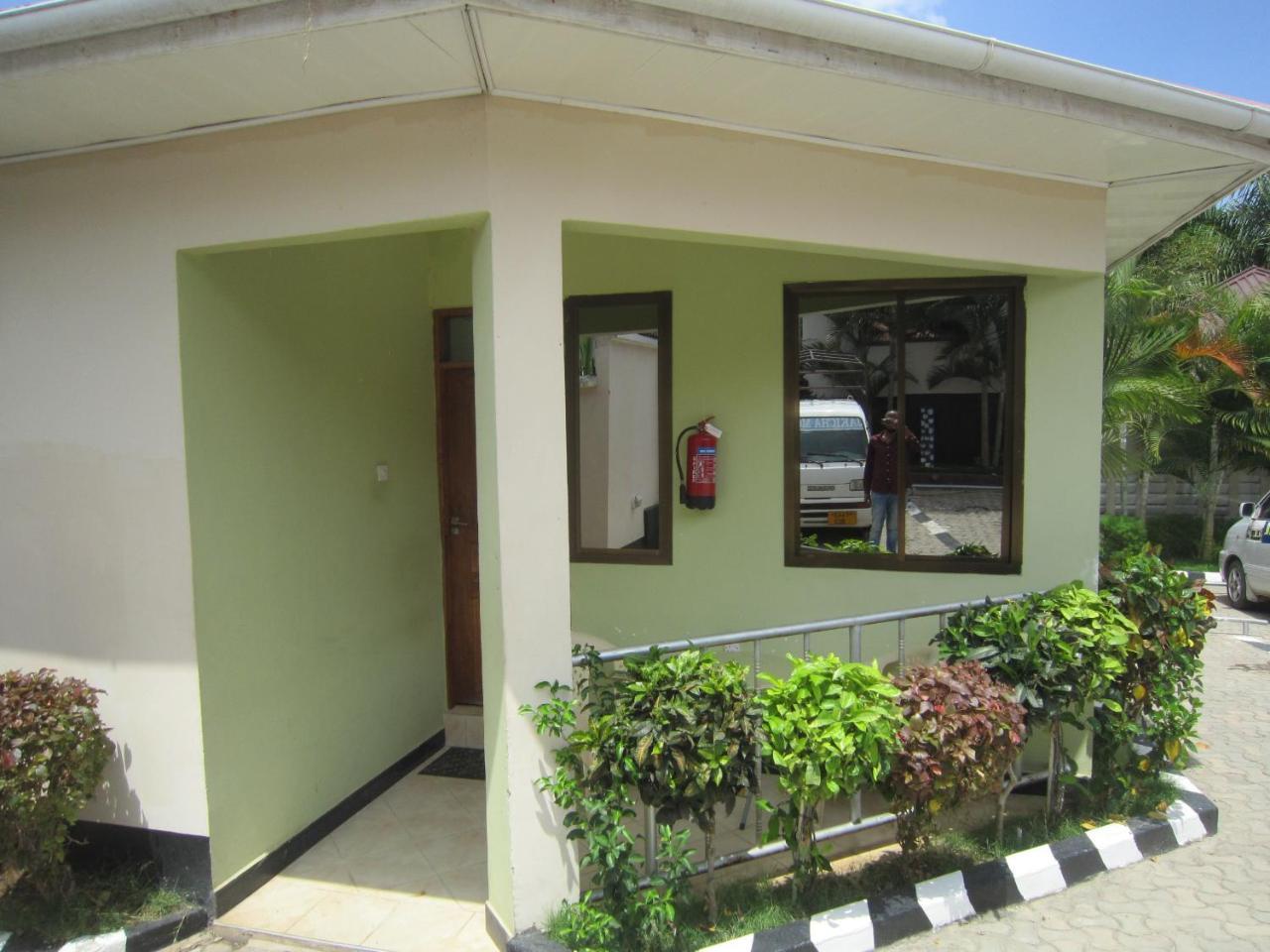 Jakicha Motel ดาร์เอสซาลาม ภายนอก รูปภาพ