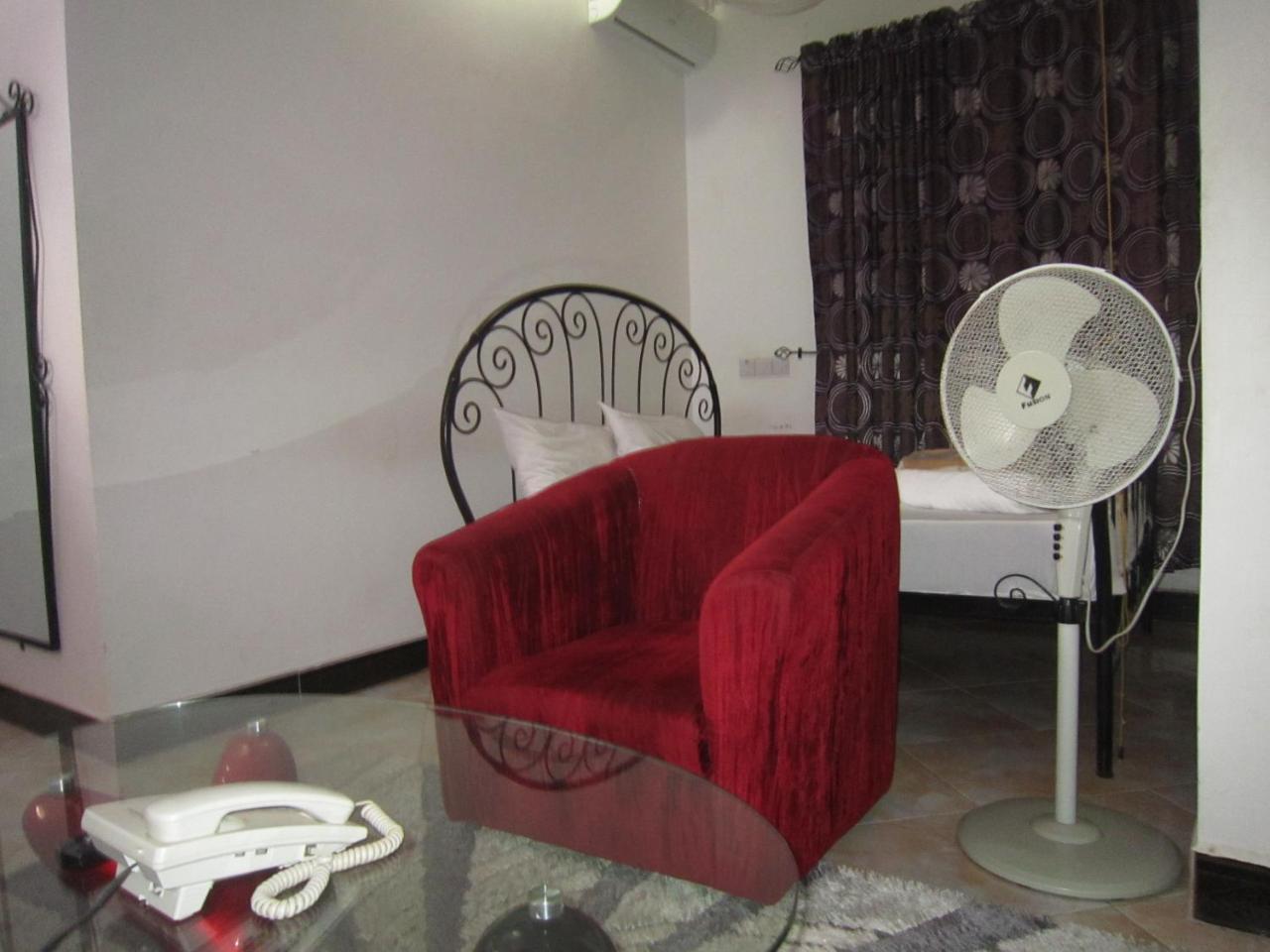 Jakicha Motel ดาร์เอสซาลาม ภายนอก รูปภาพ